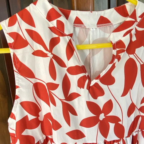 NWOT, Unbranded Women’s Plant print Notch neck Ruffle Hem, size Large - Picture 2 of 4